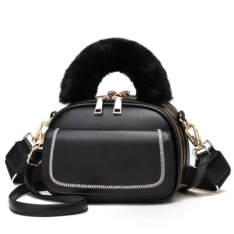 

Winter Warm Crossbody Bags For Women Luxury Women's Handbags Faux Fur Handle Female Shoulder Bag Travel Shopping Handbags, Black