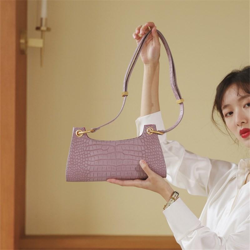 

Crocodile pattern baguette bag 2021 autumn double shoulder strap single shoulder messenger portable small square bag female, Black