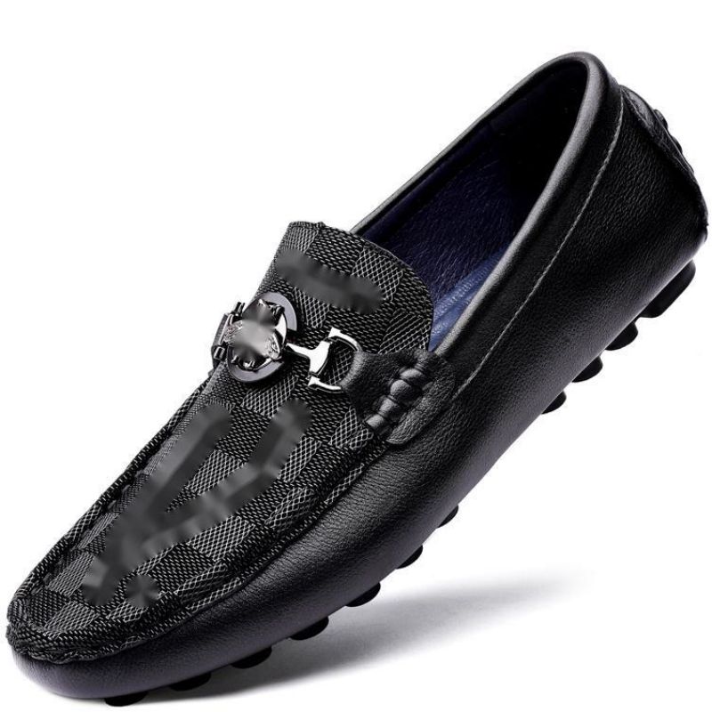 Chaussures masculines Muisseurs extérieurs décontractés 2021 Nouvelles baskets en cuir PU Couleurs mixtes Slip au printemps Automne Classic Class