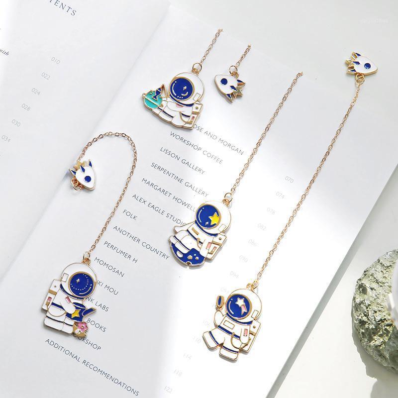 

1X Kawaii Moon Walk Astronaut Metal Chain Bookmark Mark of Page Stationery Gift1