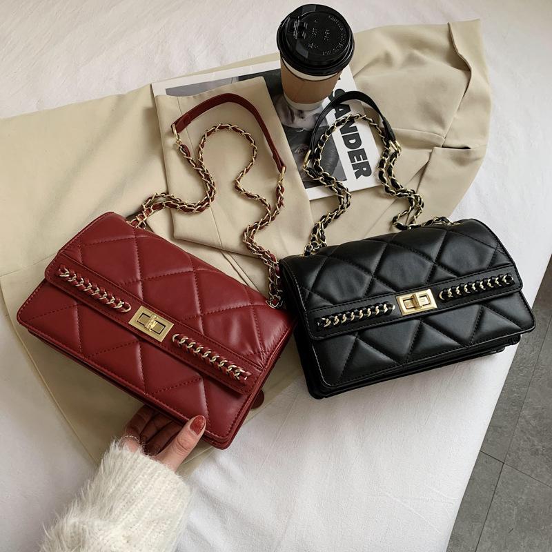 

European and American Fashion Ladies Bags2021new Popular One-shoulder Messenger Bag Western Style Diamond Chain Small Square Bag, White