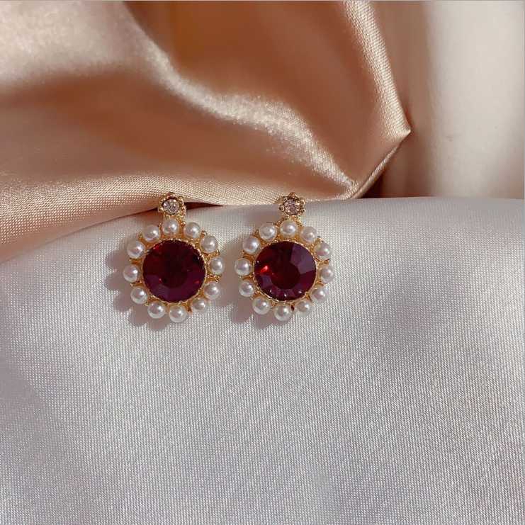 

The new Korean style Dongdaemun earrings, retro zircon earrings, pearl round geometric wild earrings