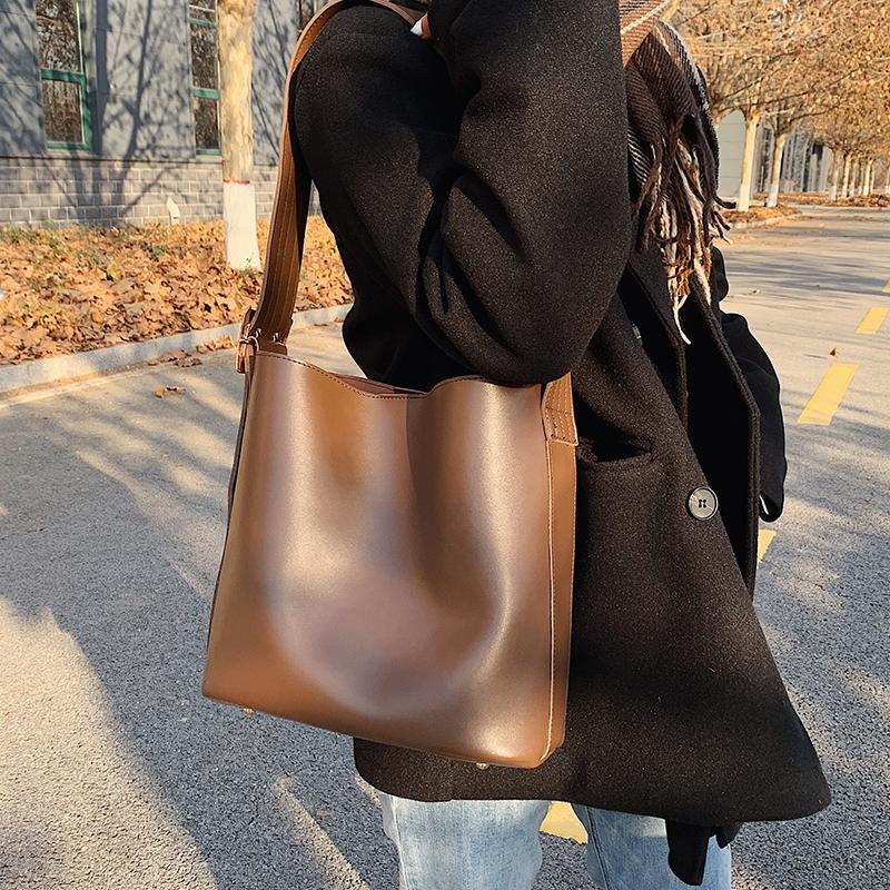 

VeryMe PU Ladies Shoulder Messenger Bags Large Capacity Composite Bag Female Buckets Handbags Luxury Designer Bolsos Mujer Black