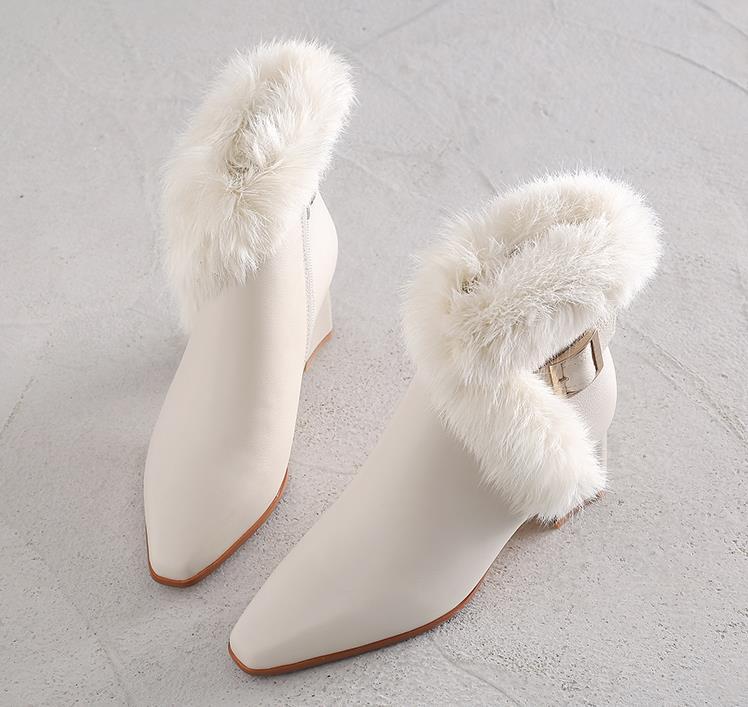 

2020 winter new leather fur boots belt buckle thick with boots plus velvet snow, Beige
