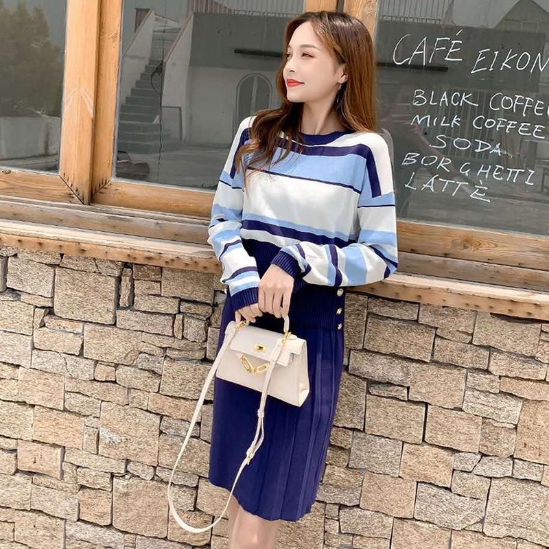 

Female Matching Assemblies Striped Neck Knitting Pullover's Sturdy Tops at Knee Height Were Plied Two Pieces of Knitted or Crocheted GCLI, Blue