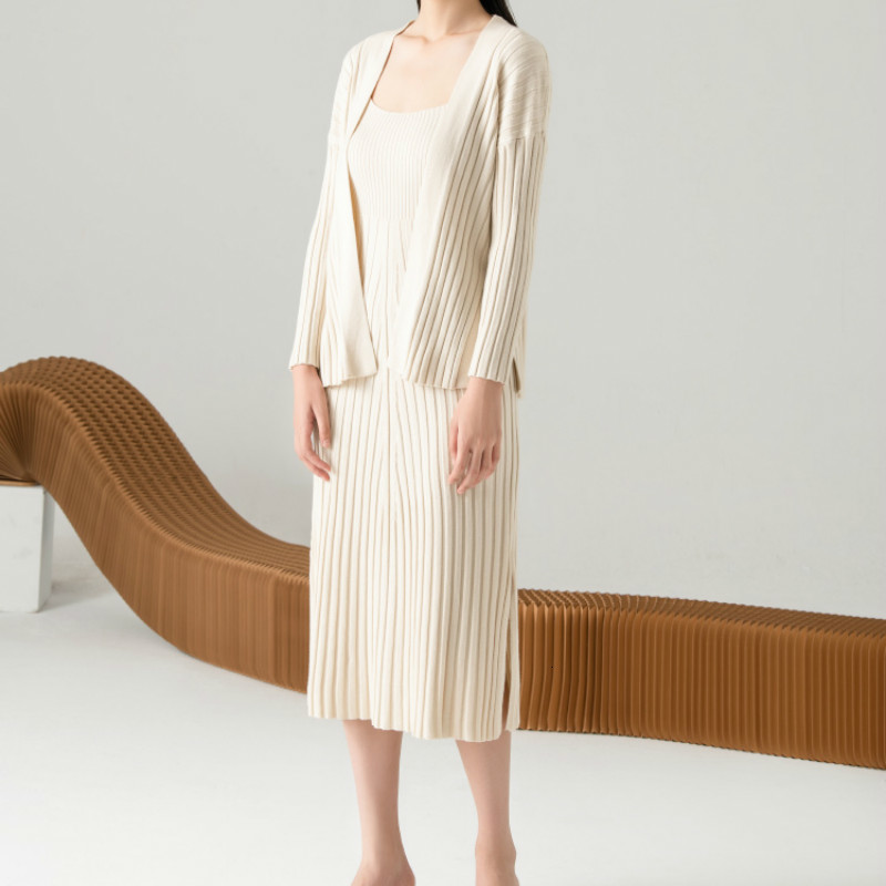 

2021 Elegant Sets of Female Letters Solid Point Open Pit Cardigan Medium-long Sweater Split Hem Slingshot Dress Fall Two Piece Together HLBT, Light beige.