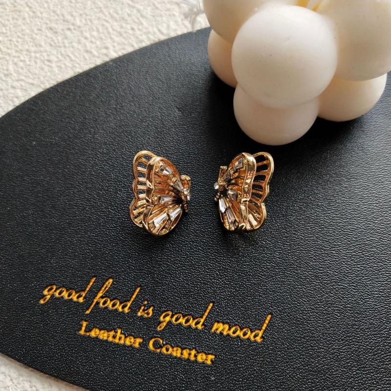 

SNCSDK 2021 Creative Retro Korean Cut Air Quality Elegant Rhinestone Butterfly Women Stud Earrings All-match Fashion Accessories