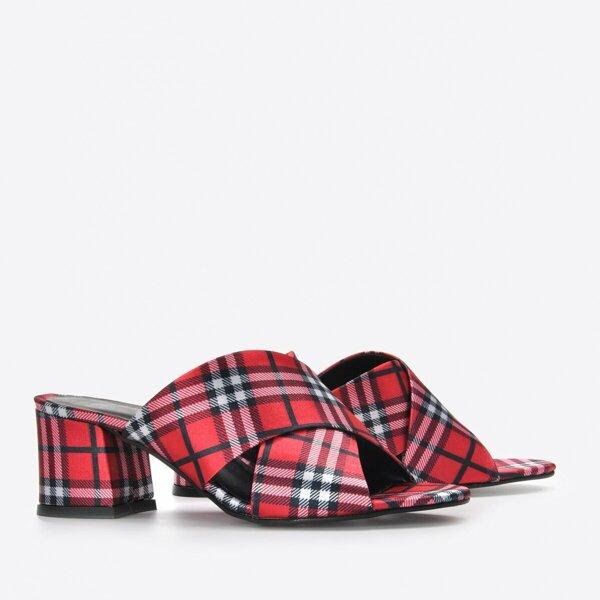

Slipper. Woman. All Year. Cool. Soft and Aesthetic. Comfortable. Different, Multi
