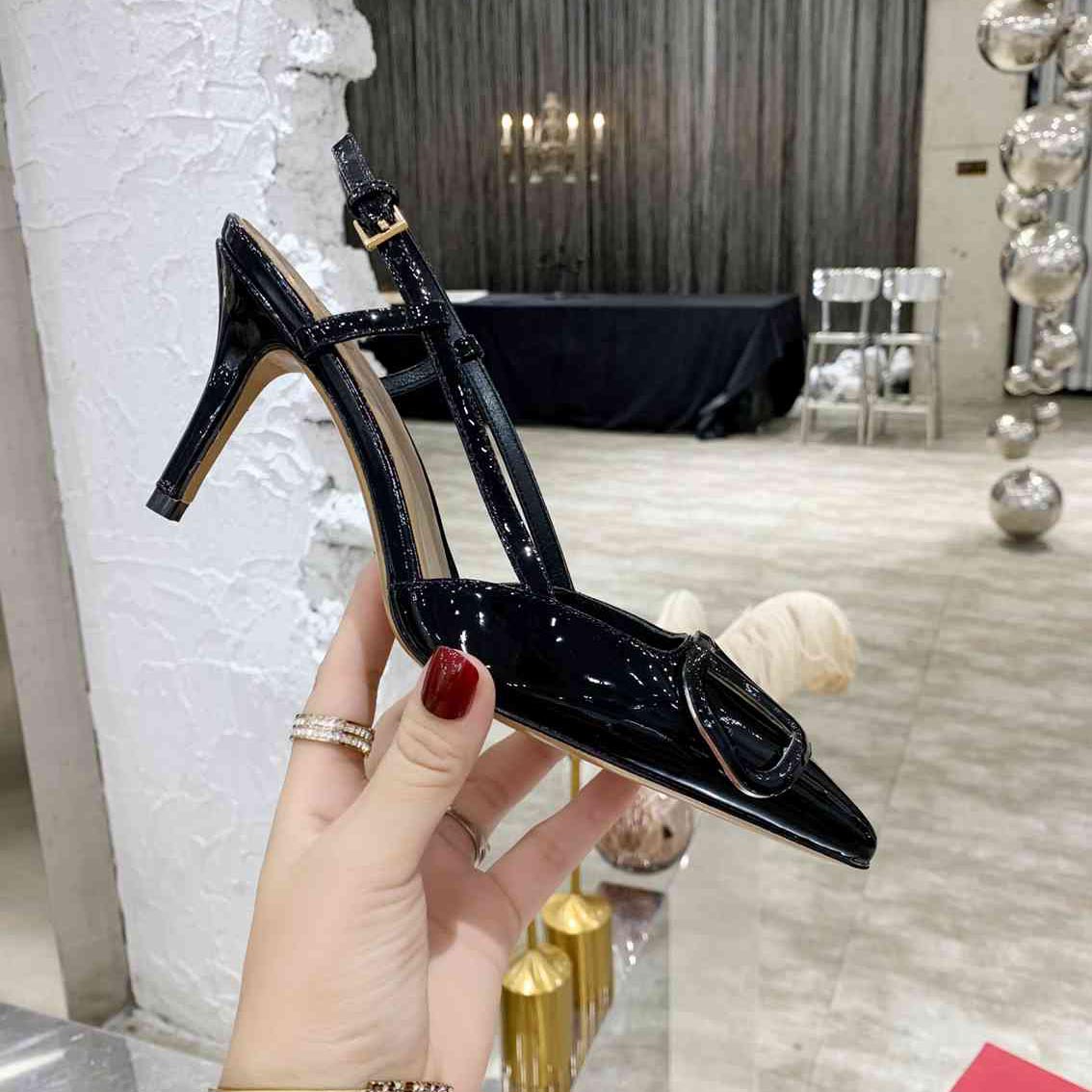 

Hot Sale-Ladies High Heels Leather Shoes Nude Color Pointed Sandals Fashion Banquet Stylist Shoes Ladies Dress Shoes Studded