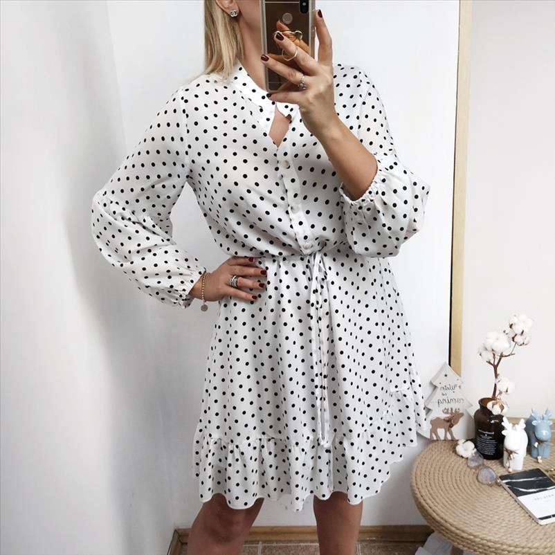 vestido vermelho com bolinhas brancas