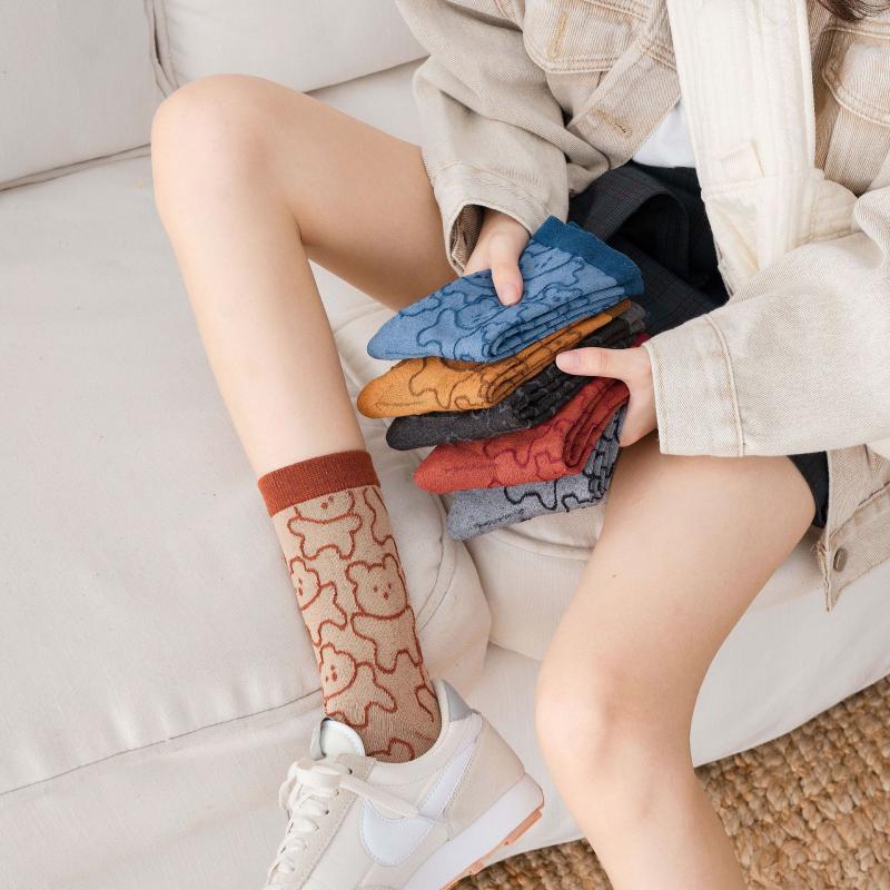 

2020 New Summer Thin Cotton Cartoon Day Cute Creative Stockings Fashion Leisure Simple Small Fresh Against Stench Couples Socks, Green red
