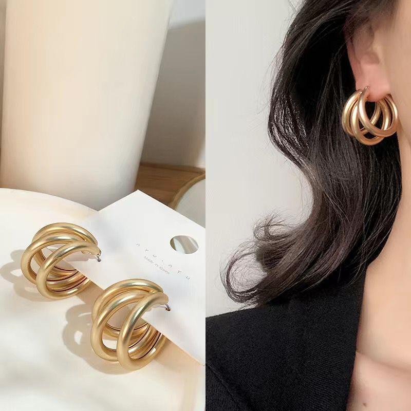 

Kpop Street Layered C Shape Stud Earrings for Women Temperament Geometric Round Tube Earrings Accessories Joker Aretes