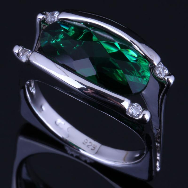 

Awesome Oval Green Cubic Zirconia White CZ Silver Plated Ring V0658