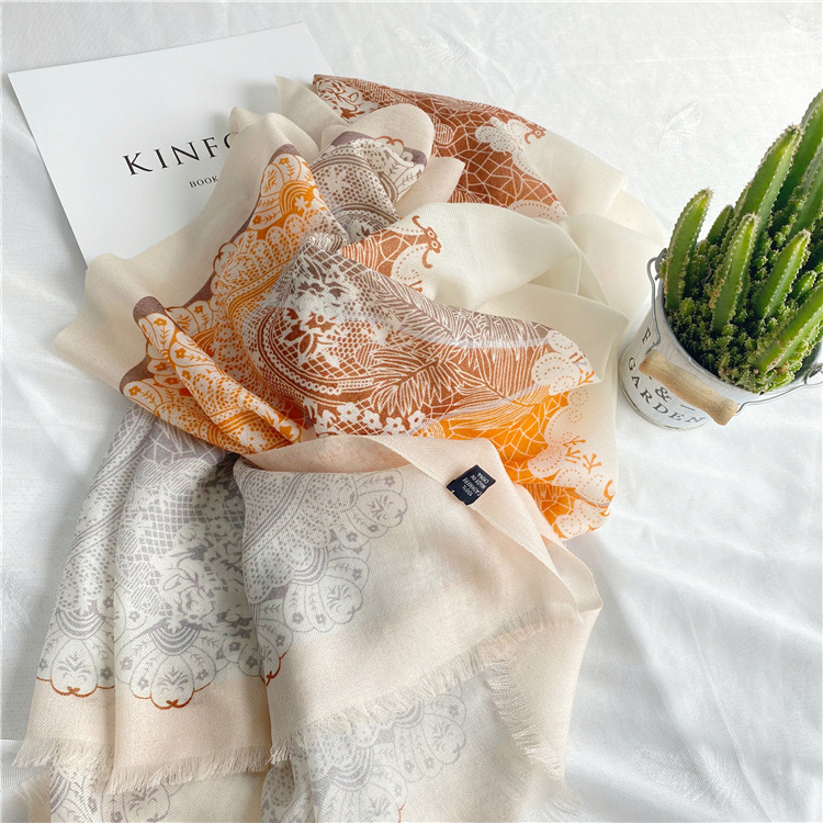 

Good 100% Cashmere Scarf exquisite lace French lady shawl two color optional gift for mother wool scarf size100 * 200cm