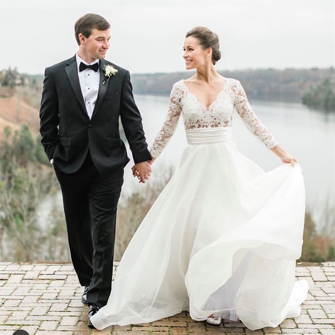 

Petite A Line Wedding Dresses Lace Long Sleeve V Neck Country Bridal Gowns Sweep Train Custom Made Plus Size Wedding Dress 2021 Vestidos, Hunter