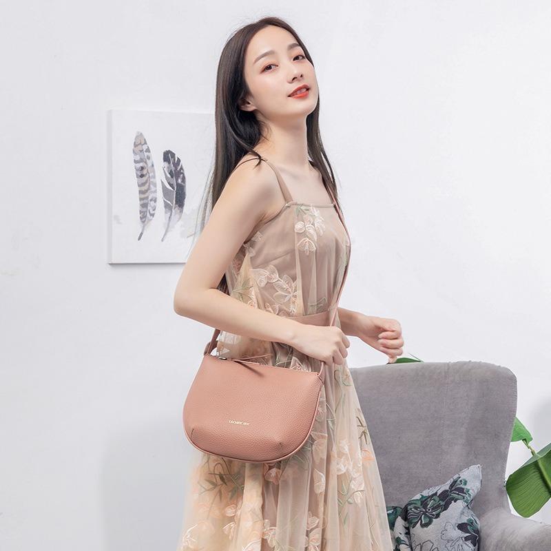 

Pondmoor PU Leather Knight Women's Shoulder Messenger Handbag Trend Handbags for Women Designer Handbags High Quality, Beige