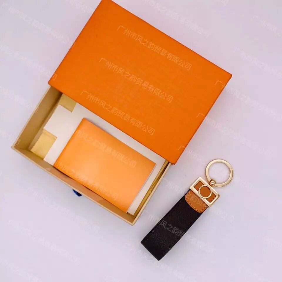 

Hot Fashion Key Buckle lovers Car Keychain Handmade Leather Keychains Men Women Bag Pendant Accessories 10 Color, Silver