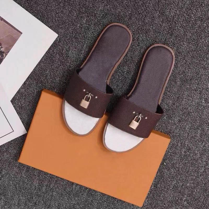 

2021 Ladies Fashion Designers Flat Slides Flip Flops Woman Slides Women Luxurys Designers Genuine Leather Sandals Beach flip flops Big siz, 10