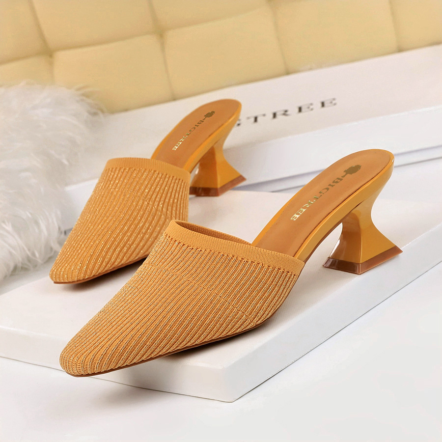 

2021 New Lazy Daily Fashion of Wool Heels Hollow Square Head Women's Slippers 4lp2, Yellow.