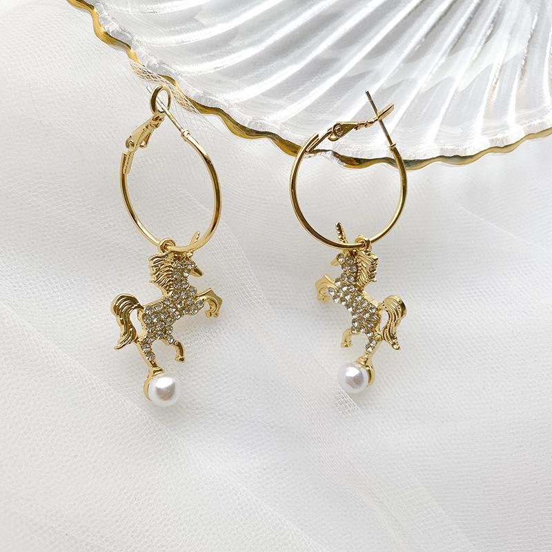 

Hoops Earrings Horse Zodiac 2020 New Styel Earrings For Women Pendant Animal Shape Fashion Crystal Gold Pearl Jewelry Punk 2020