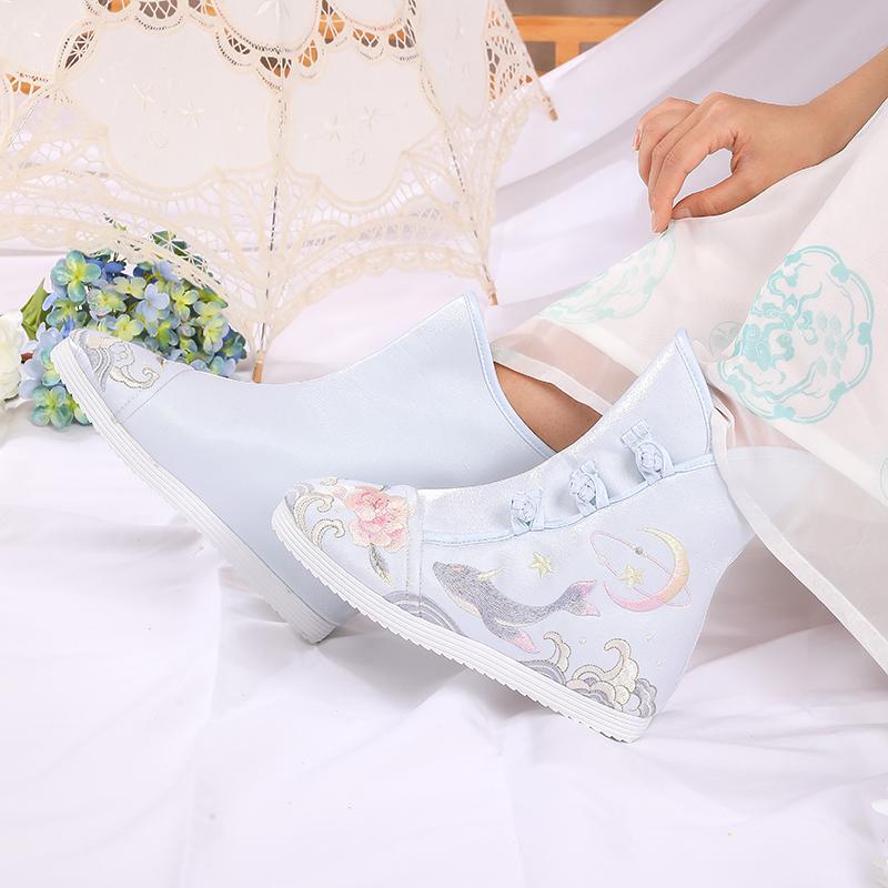 

Yuan Embroidery Embroidered cloth shoes with Chinese characteristic buckle design inside high boots, Black
