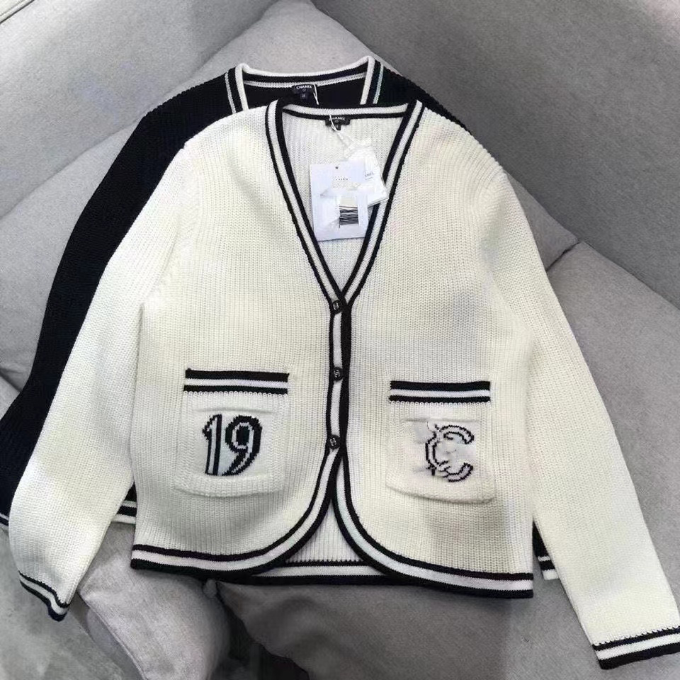 

Women's designer Xiaoxiangfeng early autumn thick needle jacquard black and white thread knitted all-match lazy cardigan