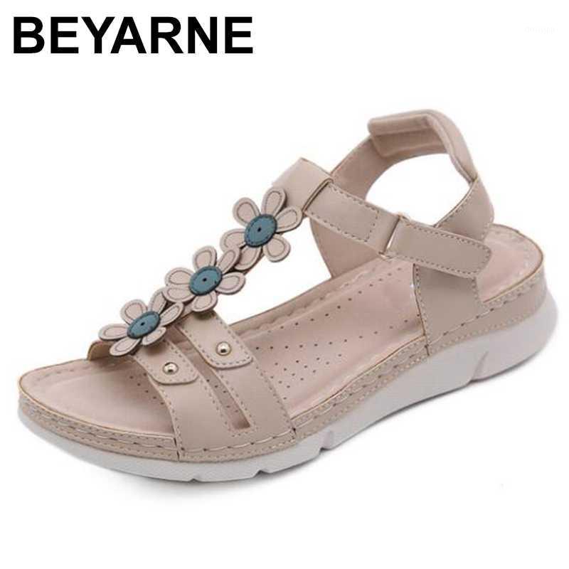 

BEYARNE 2020 Fashion Bohemian Beach Shoes Women Sandals Summer Style Peep Toe Flower Shoes Flat Sandals Women sandalia feminina1, Beige