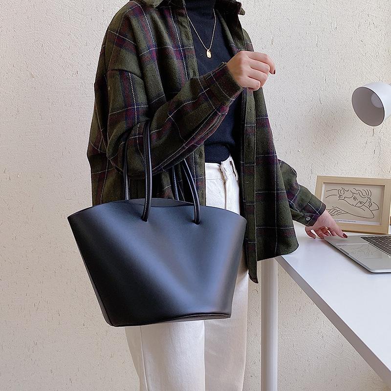 

Korean Version of The New 2021 Handbag Shoulder Bag Large-capacity Fashion Bucket Bag Trend Simple Portable Handbag, Black