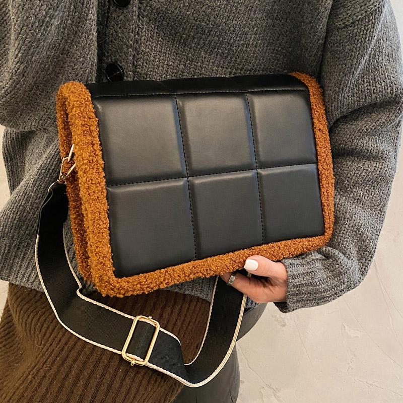 

Brand Designer Lattice Square Plush Crossbody Bags For Women 2021 Fashion Furry Wild Plush Shoulder Messenger Bag Designer Handb, Blackcoffee