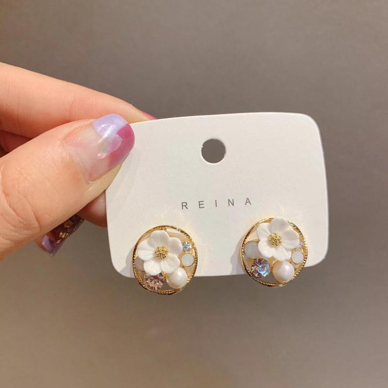 

LOVOACC Temperament White Shell Flower Earrings for Women Ladies Gold Color Alloy Round Geometric Crystal Small Stud Earrings