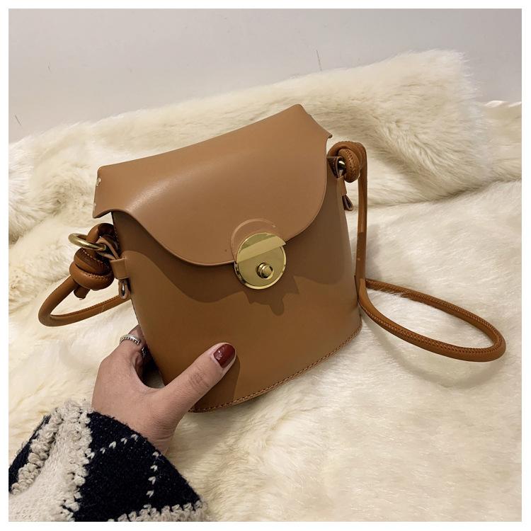 

Women's shoulder bag new style net red design solid color PU leather small diagonal bag travel shopping daily women's bucket, Khaki