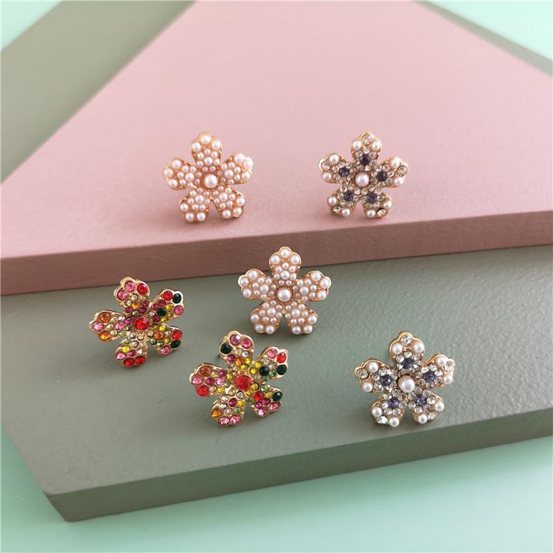 

TOYOOSKY Korean Elegant Crystal Metal Acrylic Flower Charm Statement Stud Earrings For Women Summer Holiday Pendientes Jewelry1