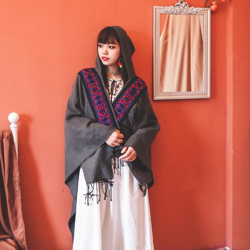 

New style in autumn and winter 2020, the national style thickened hooded cape, Chinese embroidery travel Cape fashion