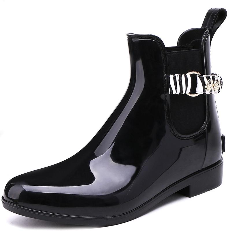 

209-560 TONGPU Women's Ankle High Glossy Surface Zebra PU Belt and Ring Waterproof Outdoor Rain Boots, Black