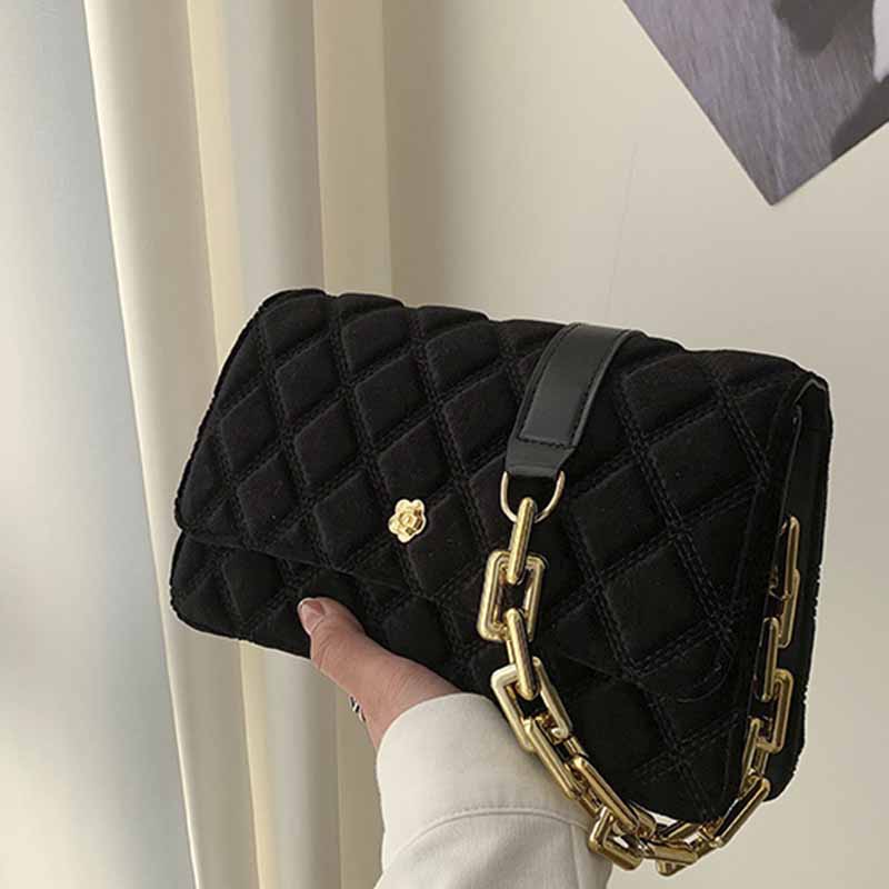 

Suede Simple Ladies Messenger Bags Luxury Diamond Lady Shoulder Bag Handbags Fashion Casual Belt Metal Chain Crossbody Designer Small Square Bag Women Wallets, Red