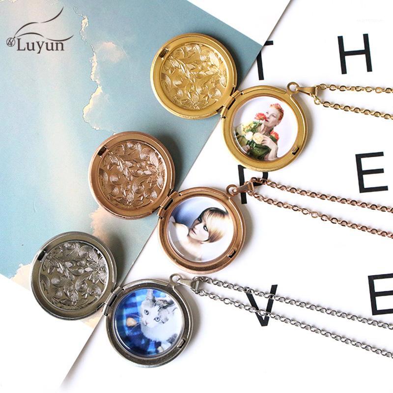 

Luyu Fashion Custom Necklace Bronze Mirror Pattern photo box Pendant Round Crystal Necklaces For Friends SmallGift Wholesale1