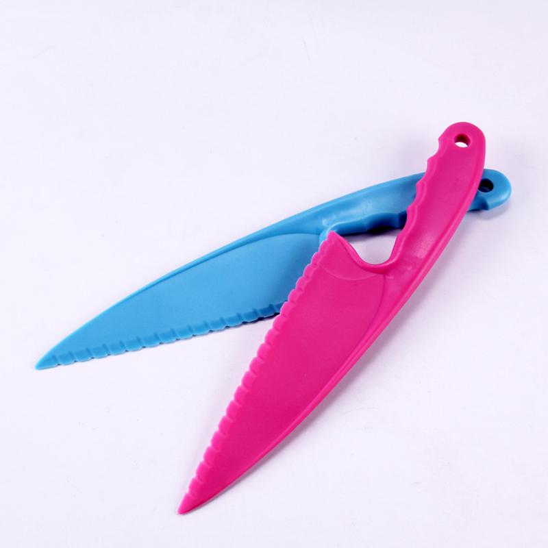 

Colorful Grade Plastic Scraper Cake Knife Mousse Bread Knife With Jaggedly Kitchen Baking Tools