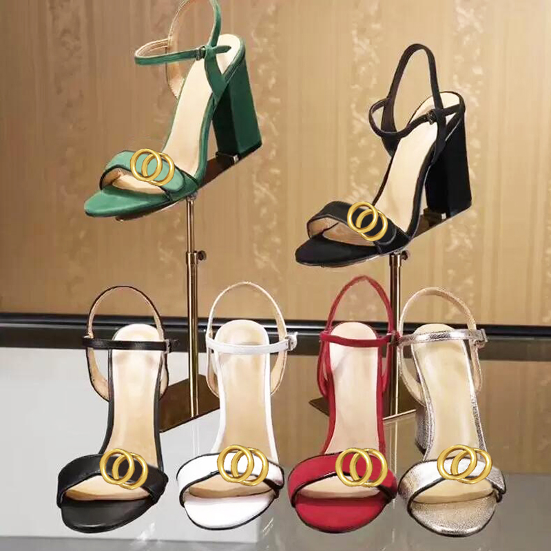 2022 Chaussures de talons Femme Classic High Heed Sandals Party 100% en cuir Dance Shoe Designer Sexy Talons 10cm Suede Lady Metal Belt épais