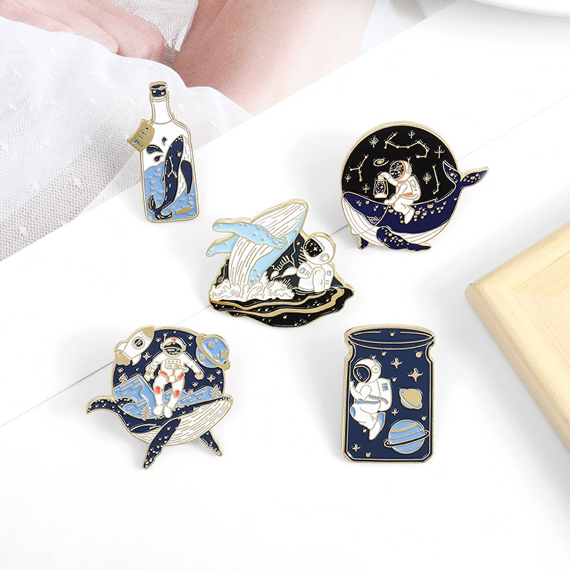 

Blue Series Enamel Pins Creative Cartoon Cute Astronaut Whale Drifting Bottle Starry Brooches Fashion Lapel Backpack Jewelry Gifts Badge