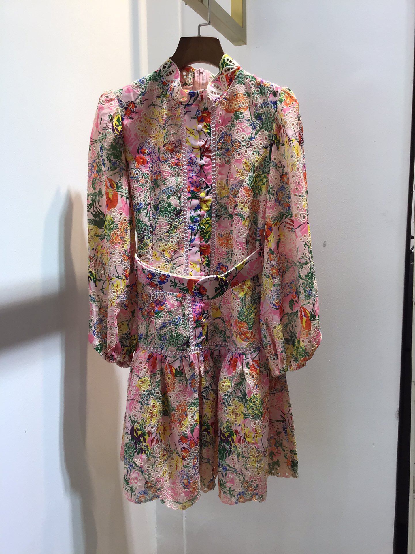 

Europe station women' 2021 new dress with belt collar embroidery hollowout print temperament dress, Blue