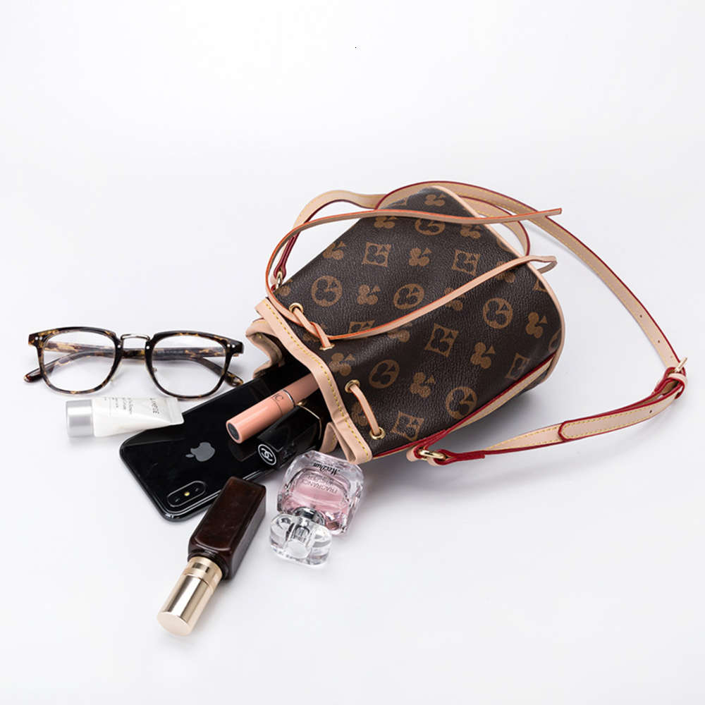 

Luxurys Designers 2021 spring new style cross body fashionable leather with mini Bucket bag, Black
