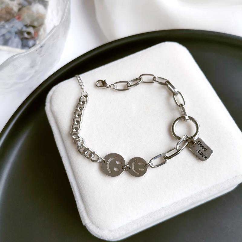 

New Fashion Temperament Creative Lovely Smiling Face With Good Luck Pendant Bracelet 2466