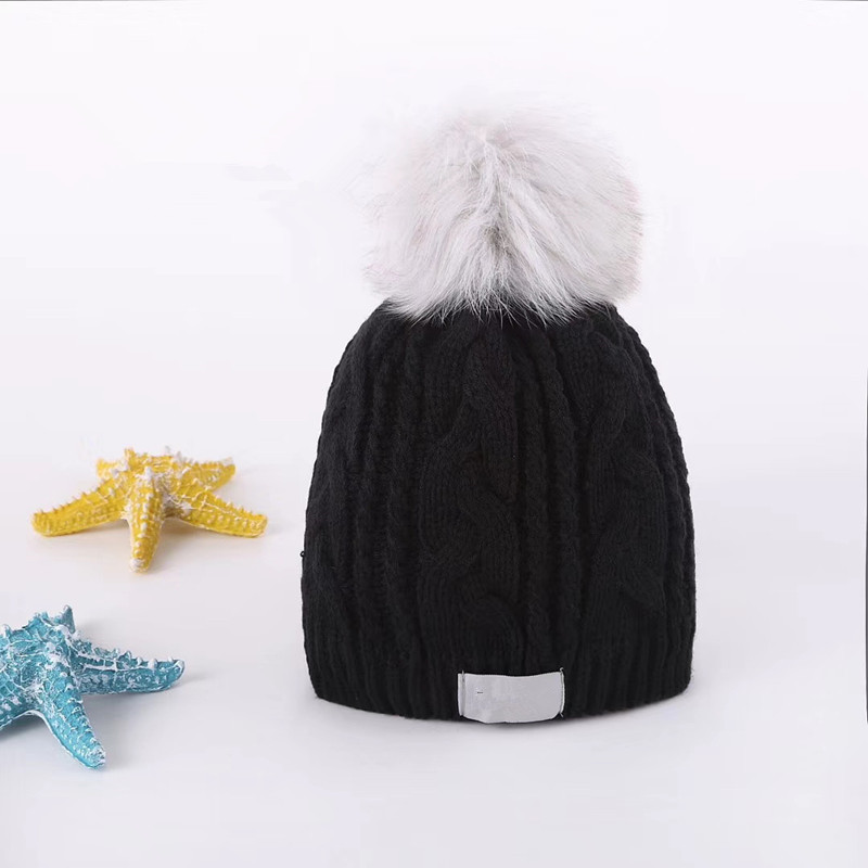 

2020 Winter Knitted Real Fur Hat Women Thicken Beanies with 15cm Real FOX FUR Fur Pompoms Warm Caps snapback pompon beanie Hats, Grey