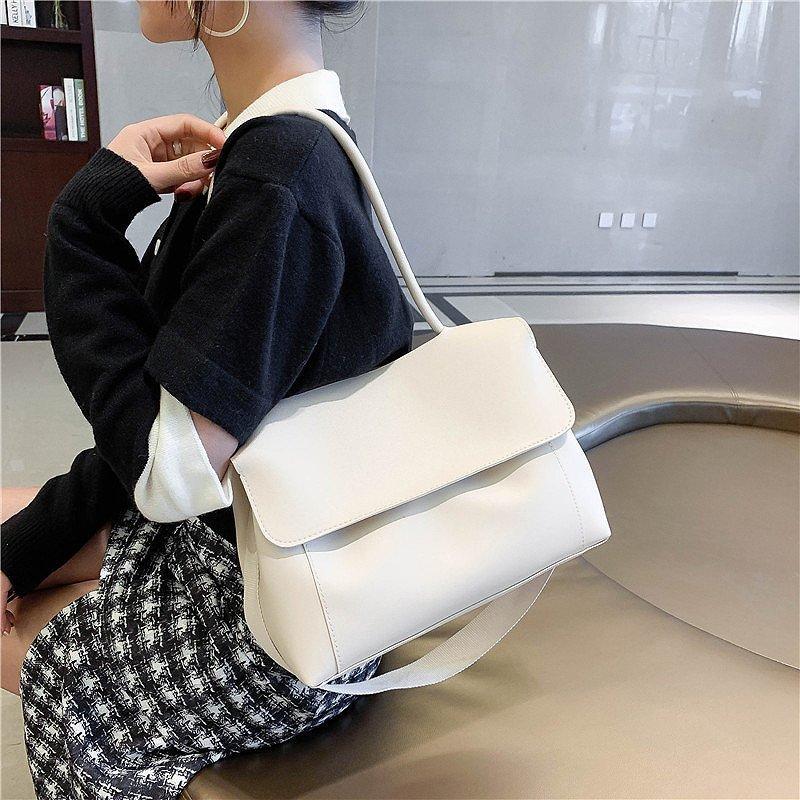 

Fashion Leather Boston Handbag Women Simple Shoulder Bags for Girl Large Capacity Leather Big Tote New Ladies Casual Travel Bags, Beige