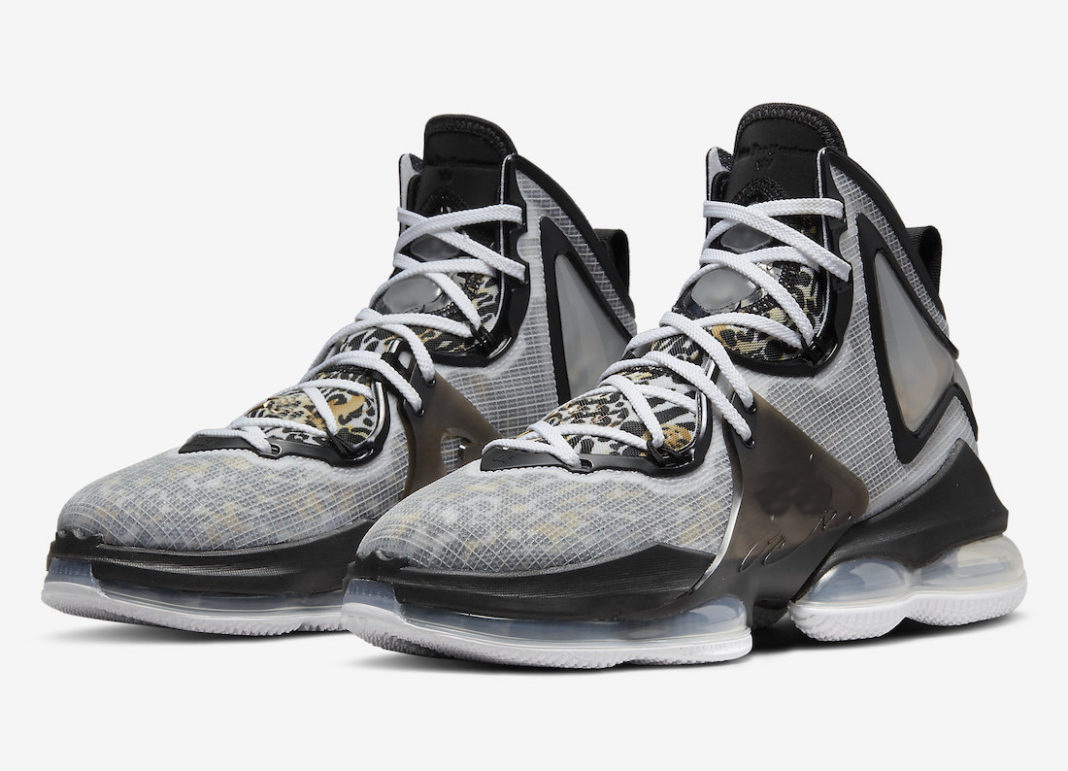 

Boys LeBrons 19 Leopard kids shoes for sale DC9340-100 mens womens basketball shoes Hiking Footwear size36-46