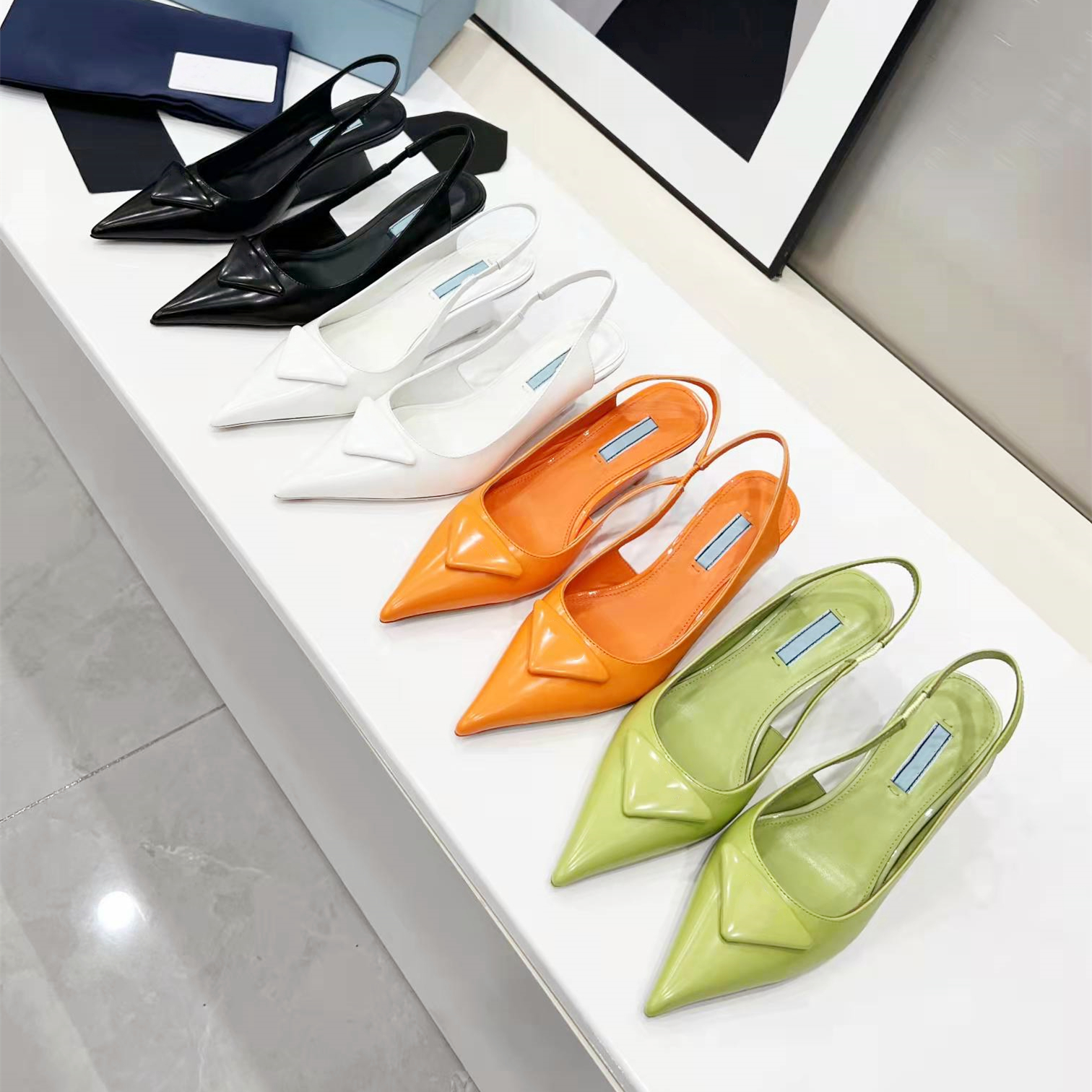 

Top-Level Designer Candy Color Kitten Heel Sandals Classic Black White Solid Stylish Elastic Band Slip-On Pointed Toes Party Wedding Business Women High Heels Shoes, Color1