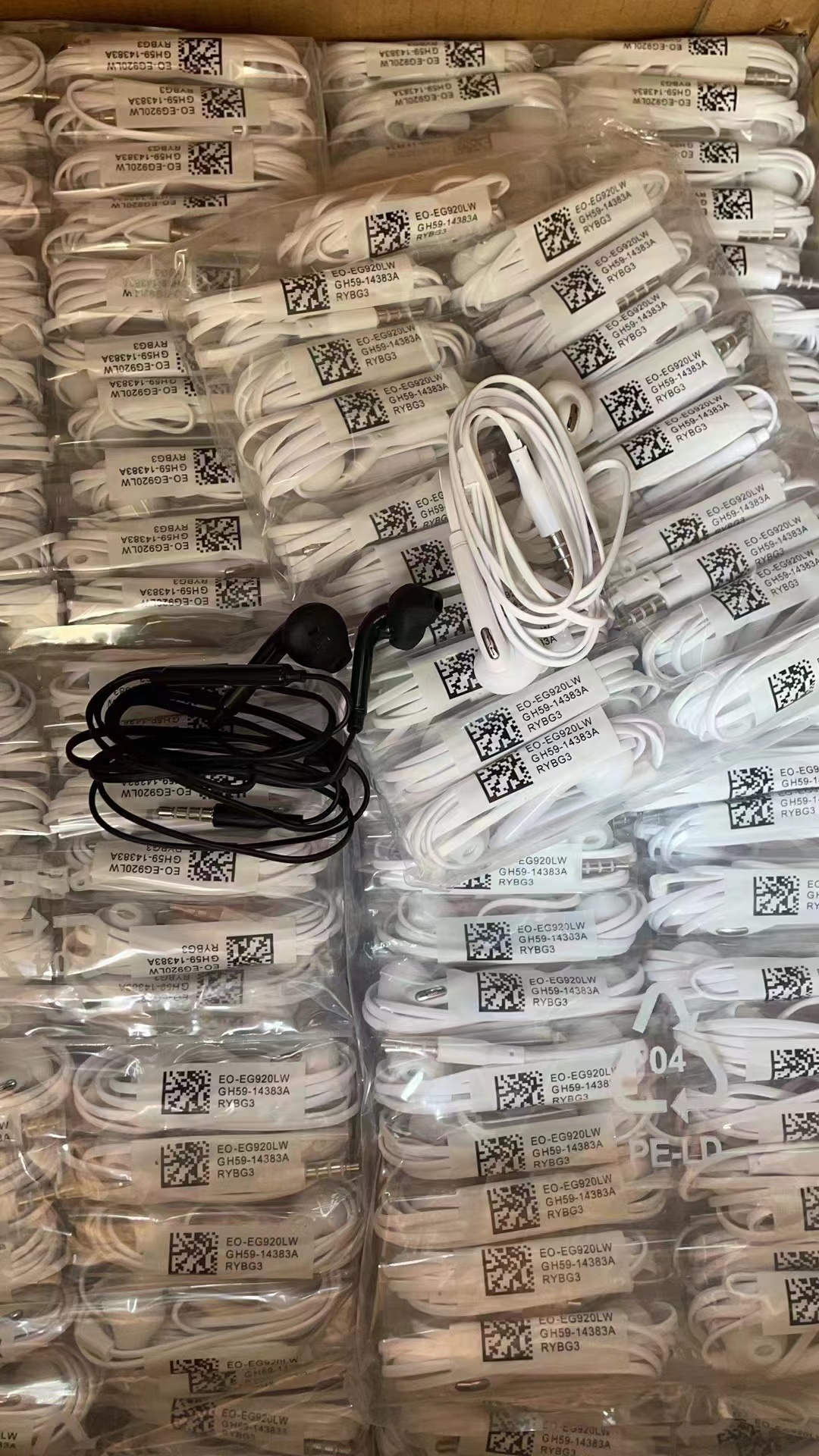 

good quality 3.5mm earphones in ear Stereo earphone headphones headsets earbuds with mic and remote Volume Control For Samsung S7 S6 S6 Edge, White