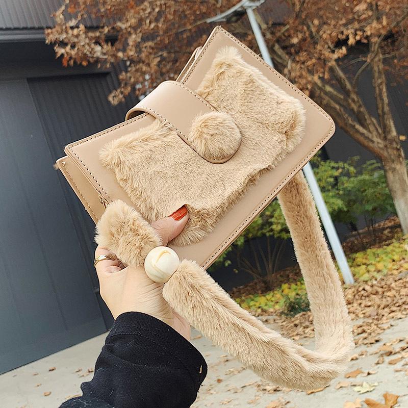 

High-quality Ladies Plush Bags 2021 New Trendy Wild One-shoulder Underarm Small Square Bag Fashionable Plush Messenger Bag, Black