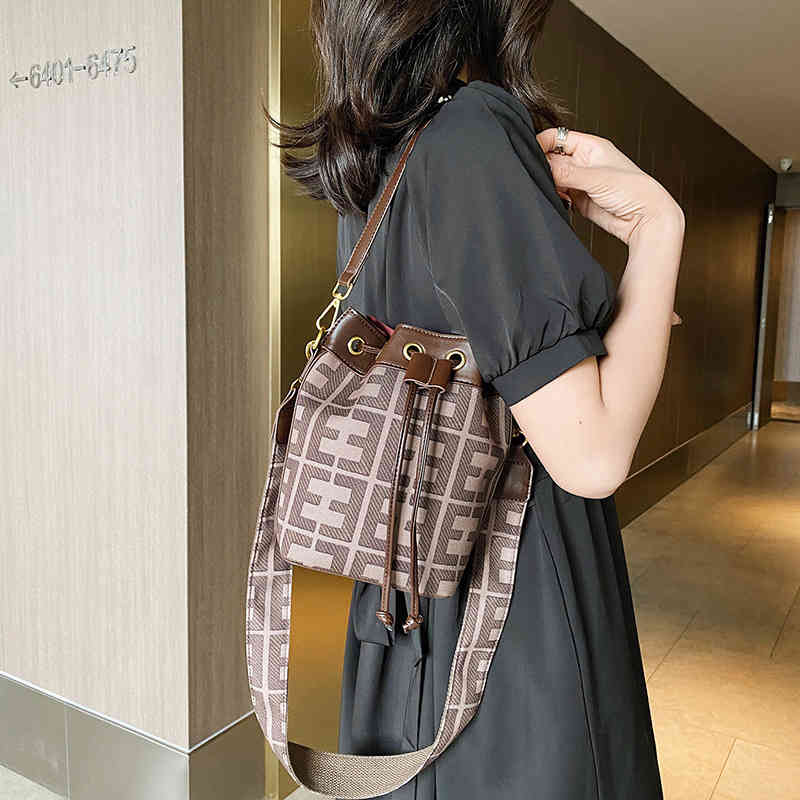 

new fancy stick Bucket Bag Purse XKN4, Brown (no gift box)