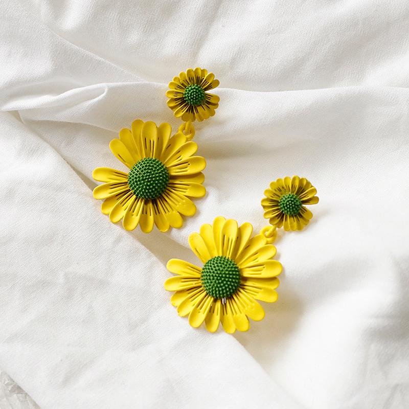 

AENSOA Korean Style Long Flower Drop Earrings For Women 2020 New Fashion Sweet Daisies Statement Earrings Party Jewelry Femme